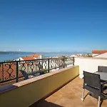 Sea Breeze דירה