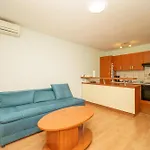 Sea Breeze דירה